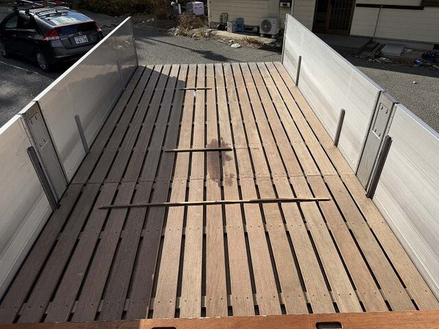 日野レンジャー平ボディ中型（4t）[写真10]