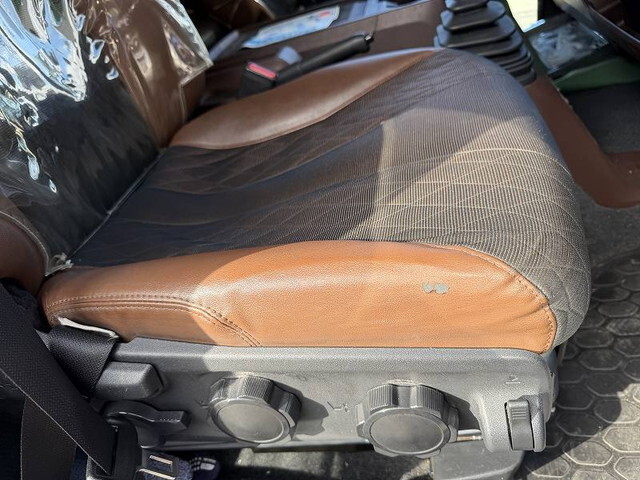 日野レンジャー平ボディ中型（4t）[写真31]