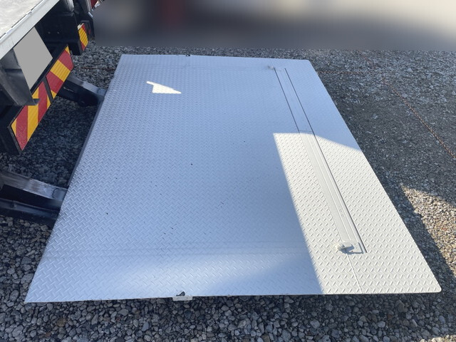 三菱ふそうキャンタークレーン4段小型（2t・3t）[写真10]