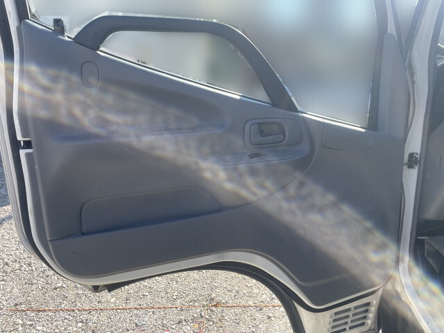 トヨタトヨエース平ボディ小型（2t・3t）[写真26]