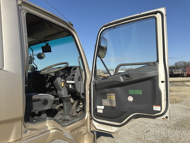 三菱ふそうファイターセルフクレーン4段増トン（6t・8t）[写真28]