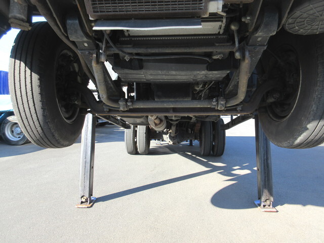 三菱ふそうキャンターセルフクレーン4段小型（2t・3t）[写真34]