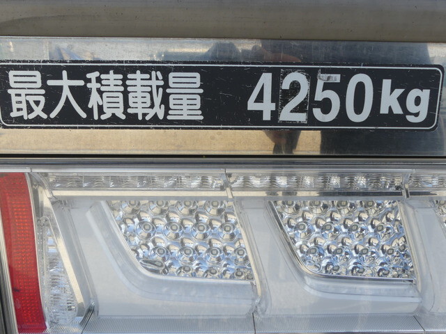 いすゞフォワード冷蔵冷凍ウイング増トン（6t・8t）[写真10]