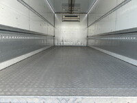 いすゞフォワード冷蔵冷凍ウイング増トン（6t・8t）[写真12]