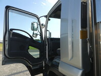 いすゞフォワード冷蔵冷凍ウイング増トン（6t・8t）[写真16]