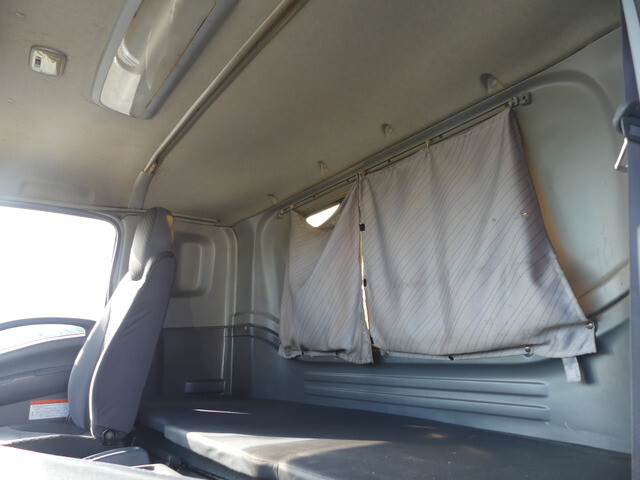 いすゞフォワード冷蔵冷凍ウイング増トン（6t・8t）[写真17]