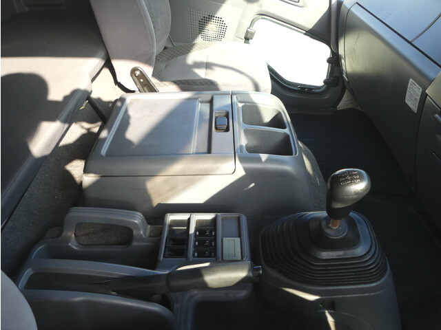 いすゞフォワード冷蔵冷凍ウイング増トン（6t・8t）[写真19]