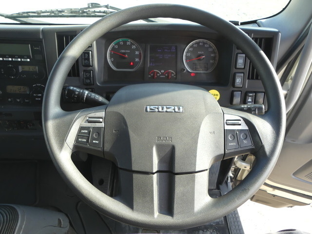 いすゞフォワード冷蔵冷凍ウイング増トン（6t・8t）[写真20]