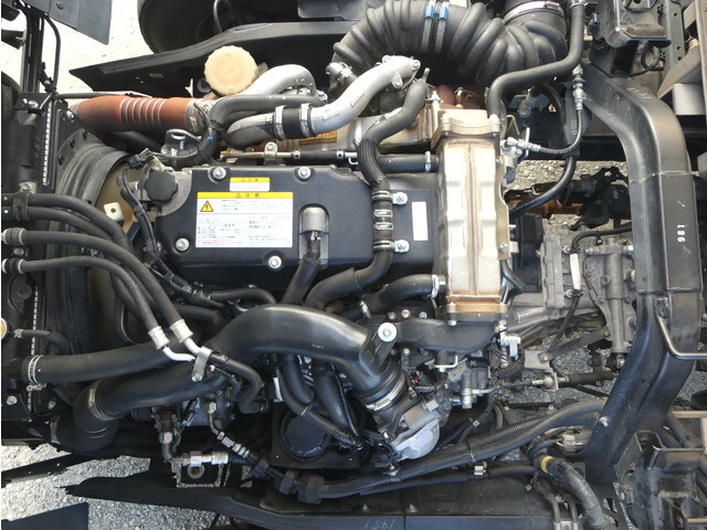 いすゞフォワード冷蔵冷凍ウイング増トン（6t・8t）[写真25]