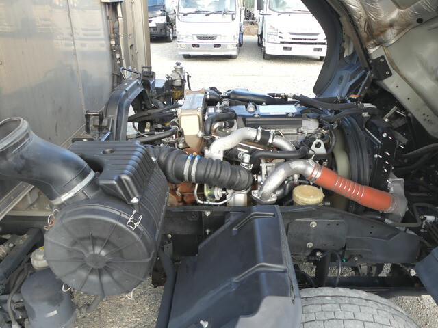 いすゞフォワード冷蔵冷凍ウイング増トン（6t・8t）[写真26]