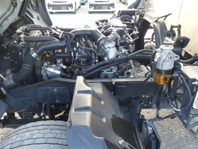 いすゞフォワード冷蔵冷凍ウイング増トン（6t・8t）[写真27]