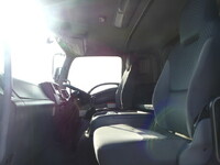 いすゞフォワード冷蔵冷凍ウイング増トン（6t・8t）[写真04]