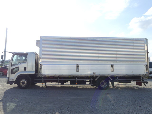 いすゞフォワード冷蔵冷凍ウイング増トン（6t・8t）[写真06]