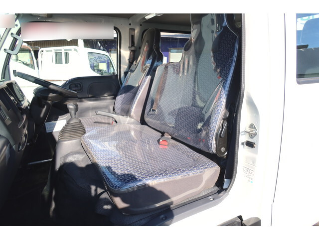 いすゞエルフダブルキャブ（Wキャブ）小型（2t・3t）[写真37]