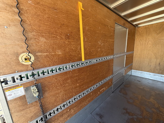 いすゞエルフアルミバン小型（2t・3t）[写真11]