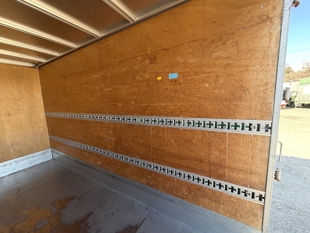 いすゞエルフアルミバン小型（2t・3t）[写真12]