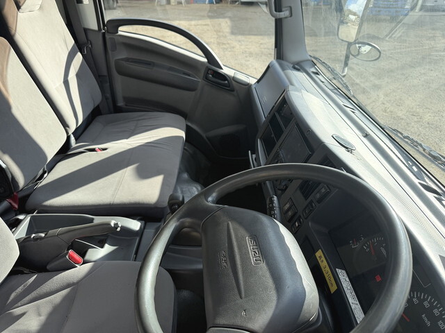 いすゞエルフアルミバン小型（2t・3t）[写真35]