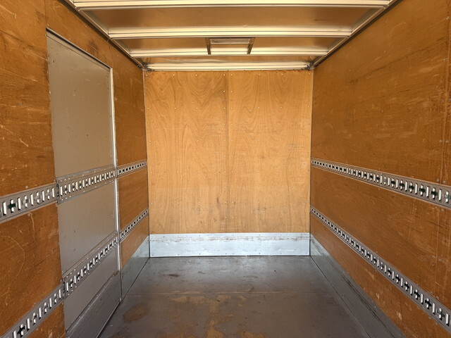 いすゞエルフアルミバン小型（2t・3t）[写真08]