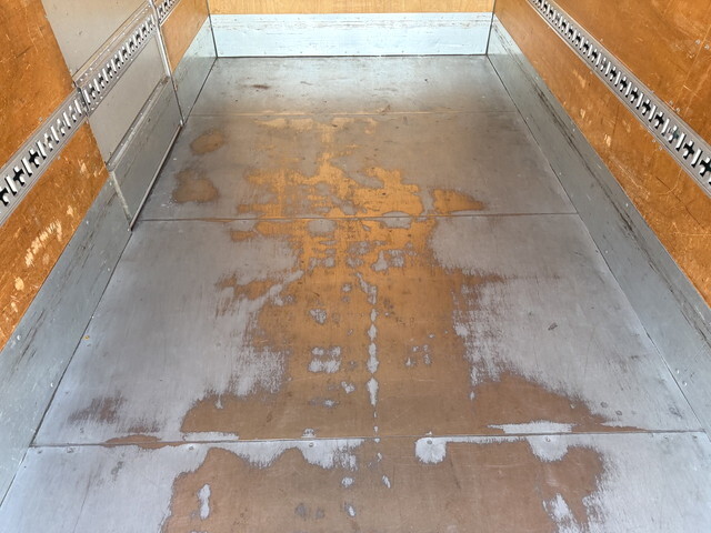 いすゞエルフアルミバン小型（2t・3t）[写真09]