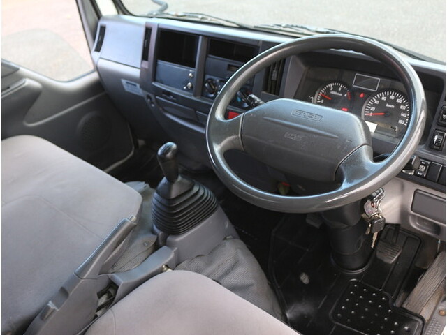 いすゞエルフパネルバン小型（2t・3t）[写真28]