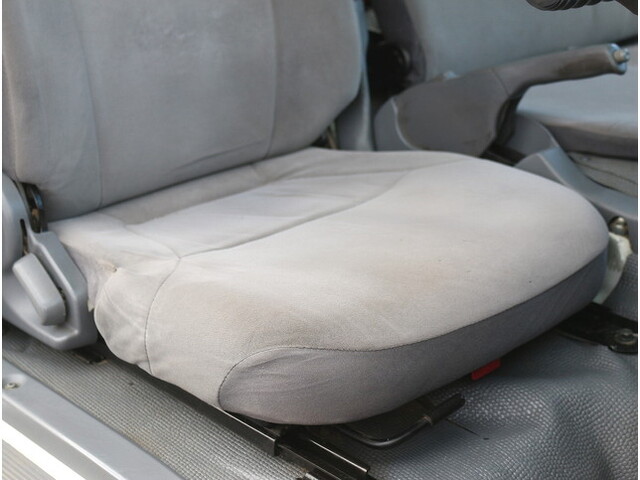 いすゞエルフパネルバン小型（2t・3t）[写真30]