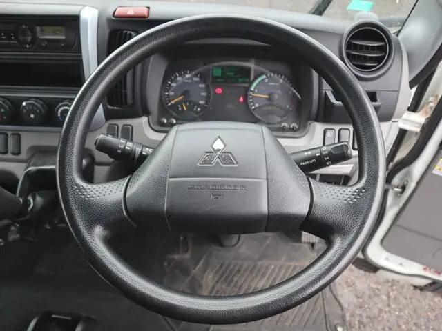 三菱ふそうキャンター平ボディ小型（2t・3t）[写真04]