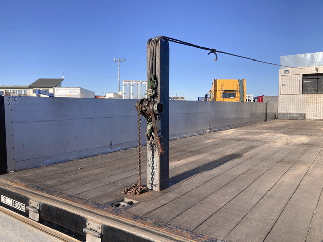 三菱ふそうスーパーグレートアルミブロック大型（10t）[写真11]