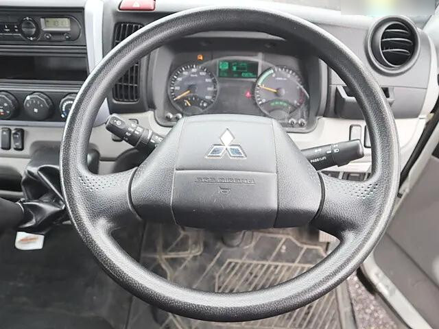 三菱ふそうキャンター平ボディ小型（2t・3t）[写真04]