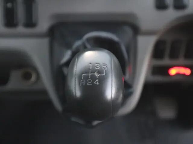 三菱ふそうキャンタークレーン4段小型（2t・3t）[写真30]