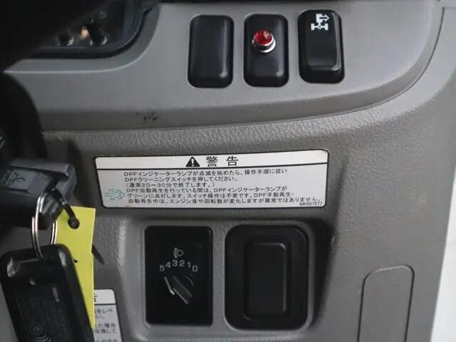 三菱ふそうキャンタークレーン4段小型（2t・3t）[写真33]