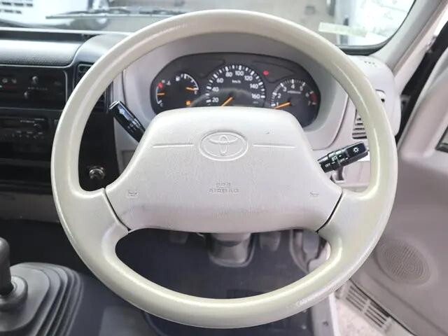 トヨタトヨエース平ボディ小型（2t・3t）[写真28]