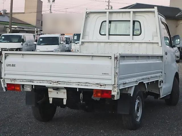 トヨタライトエース平ボディ小型（2t・3t）[写真02]
