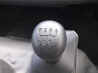 日野デュトロ平ボディ小型（2t・3t）[写真13]