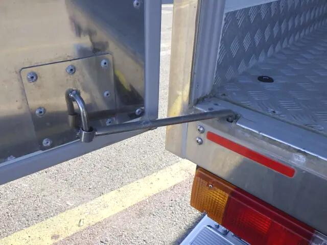 日野デュトロ保冷バン小型（2t・3t）[写真12]