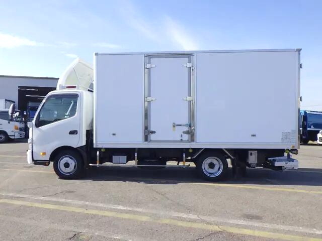 日野デュトロ保冷バン小型（2t・3t）[写真03]