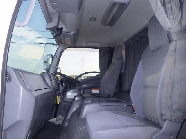 いすゞフォワード冷凍車（冷蔵車）中型（4t）[写真10]