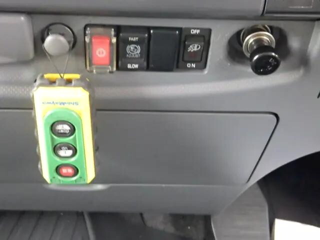 いすゞフォワード冷凍車（冷蔵車）中型（4t）[写真17]