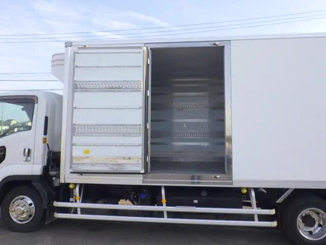いすゞフォワード冷凍車（冷蔵車）中型（4t）[写真27]