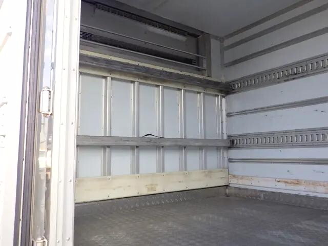 いすゞフォワード冷凍車（冷蔵車）中型（4t）[写真28]