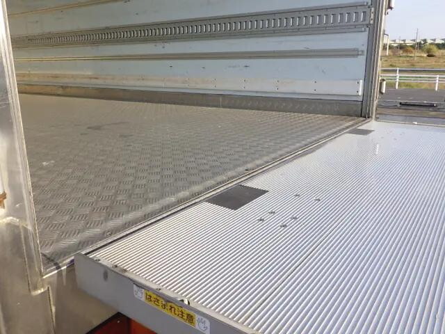 いすゞフォワード冷凍車（冷蔵車）中型（4t）[写真31]