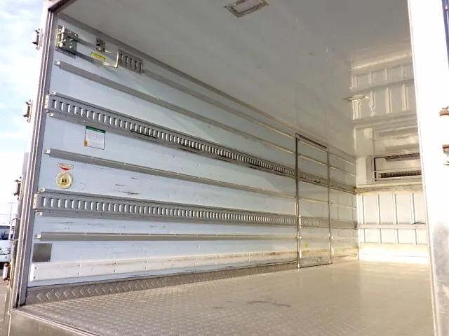 いすゞフォワード冷凍車（冷蔵車）中型（4t）[写真06]