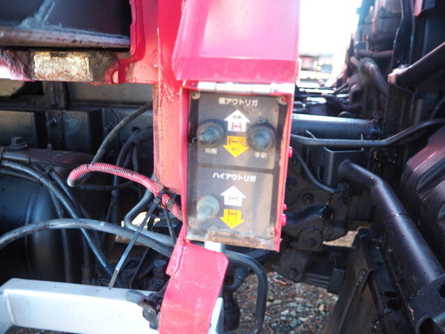 いすゞフォワードセルフクレーン4段増トン（6t・8t）[写真18]