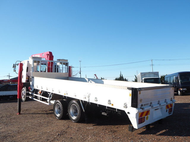 いすゞフォワードセルフクレーン4段増トン（6t・8t）[写真02]