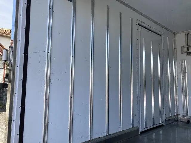 三菱ふそうキャンター冷凍車（冷蔵車）小型（2t・3t）[写真11]