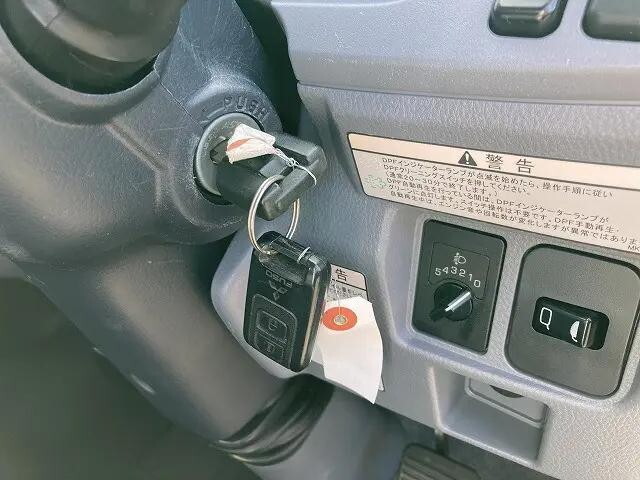 三菱ふそうキャンター冷凍車（冷蔵車）小型（2t・3t）[写真29]