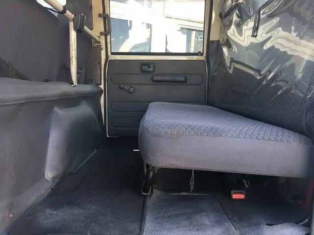 いすゞエルフダブルキャブ（Wキャブ）小型（2t・3t）[写真27]