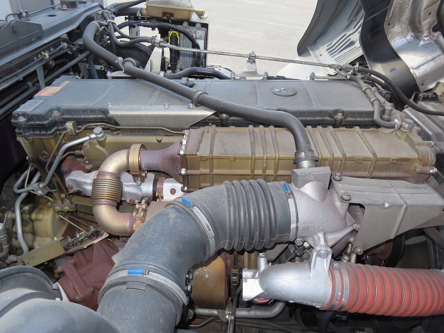 三菱ふそうスーパーグレートアルミウイング大型（10t）[写真18]