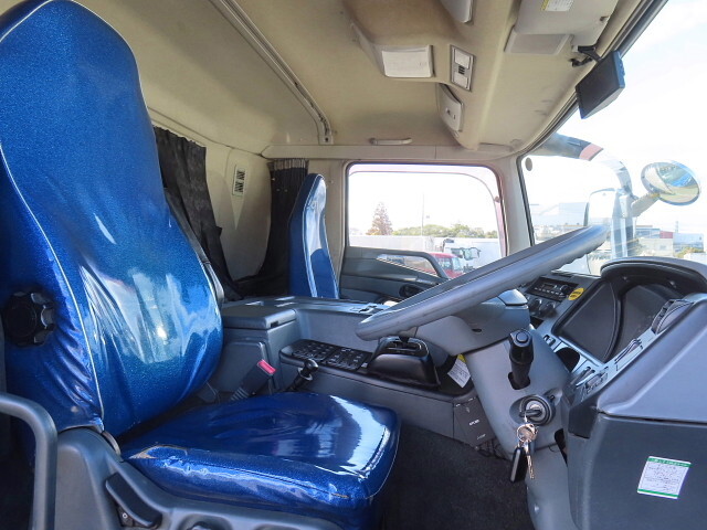 三菱ふそうスーパーグレートアルミウイング大型（10t）[写真22]