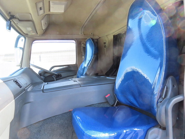 三菱ふそうスーパーグレートアルミウイング大型（10t）[写真23]