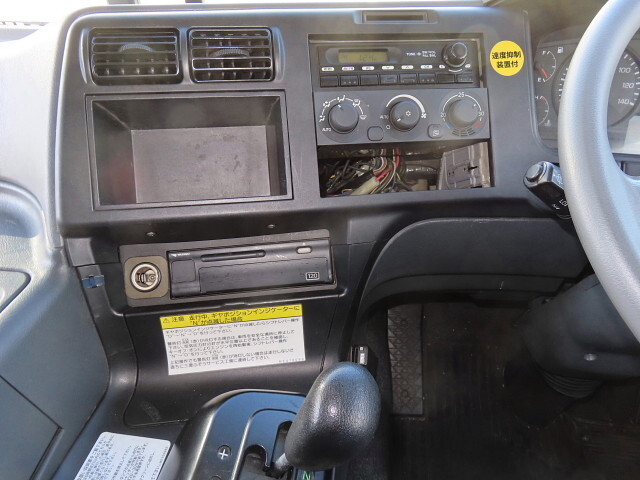 三菱ふそうスーパーグレートアルミウイング大型（10t）[写真26]